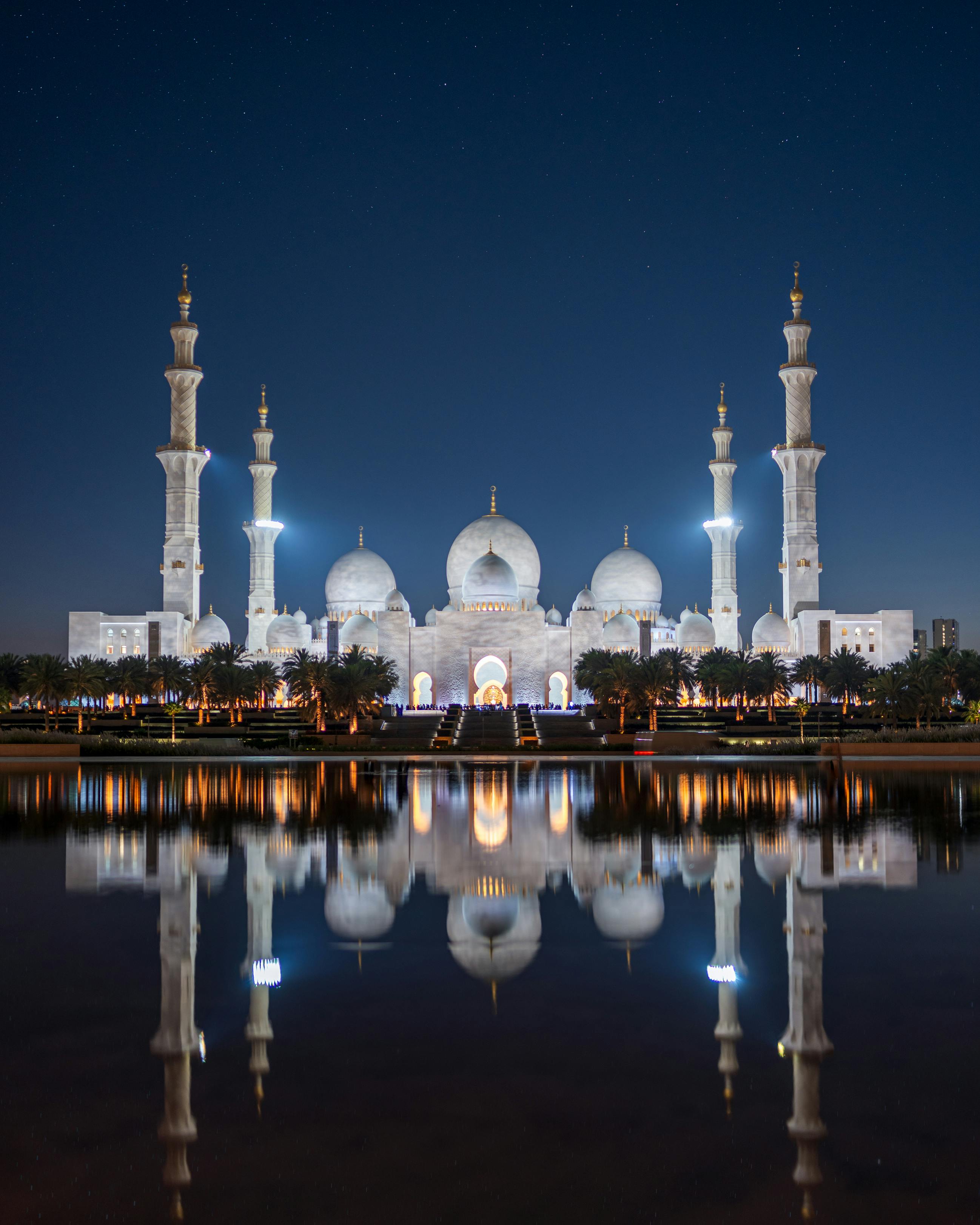 Night View of Sheikh Zayed Mosque in water reflection Night View of Sheikh Zayed Mosque in water reflection