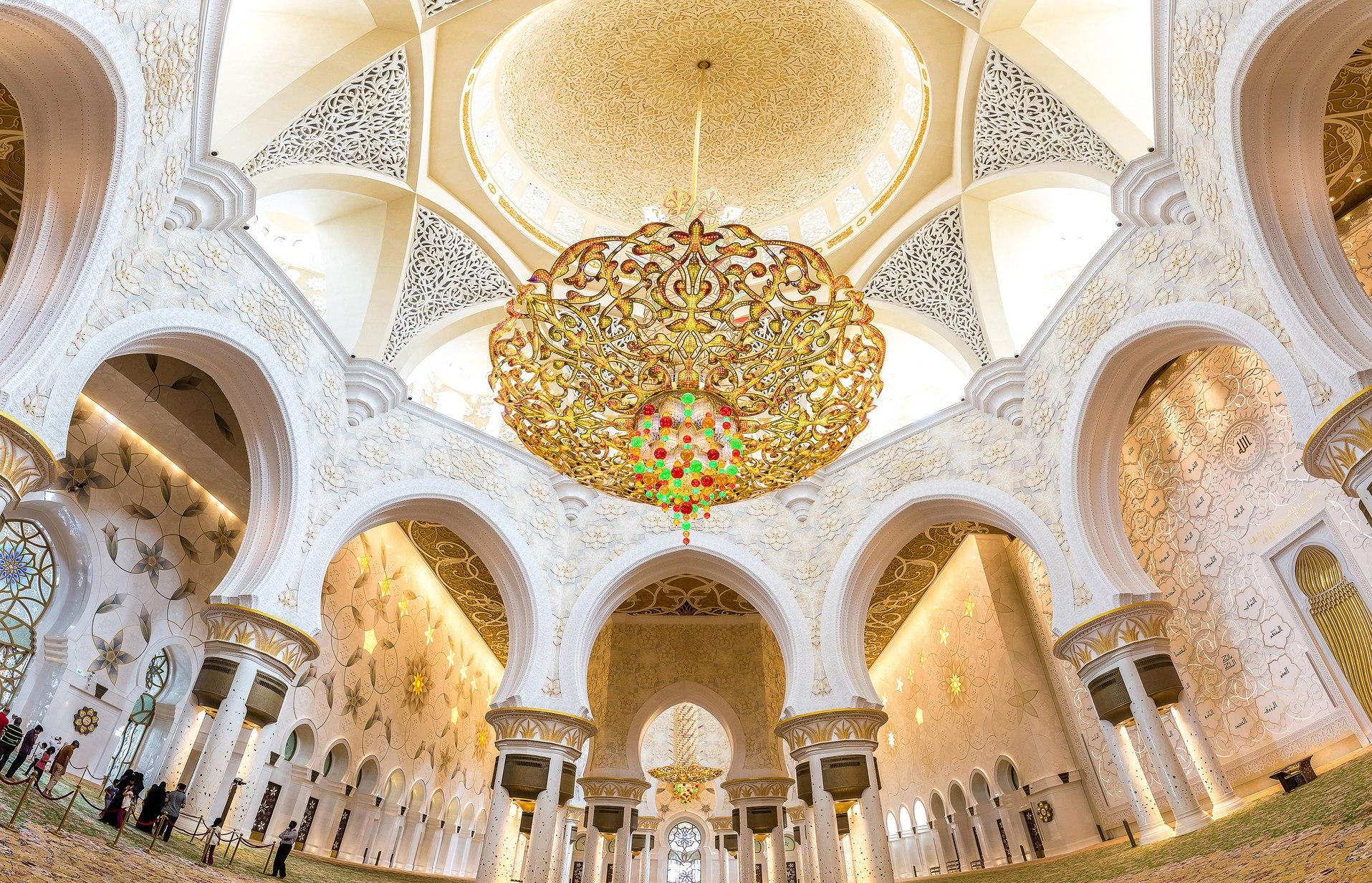 Grand chandelier inside Sheikh Zayed Grand Mosque Grand chandelier inside Sheikh Zayed Grand Mosque