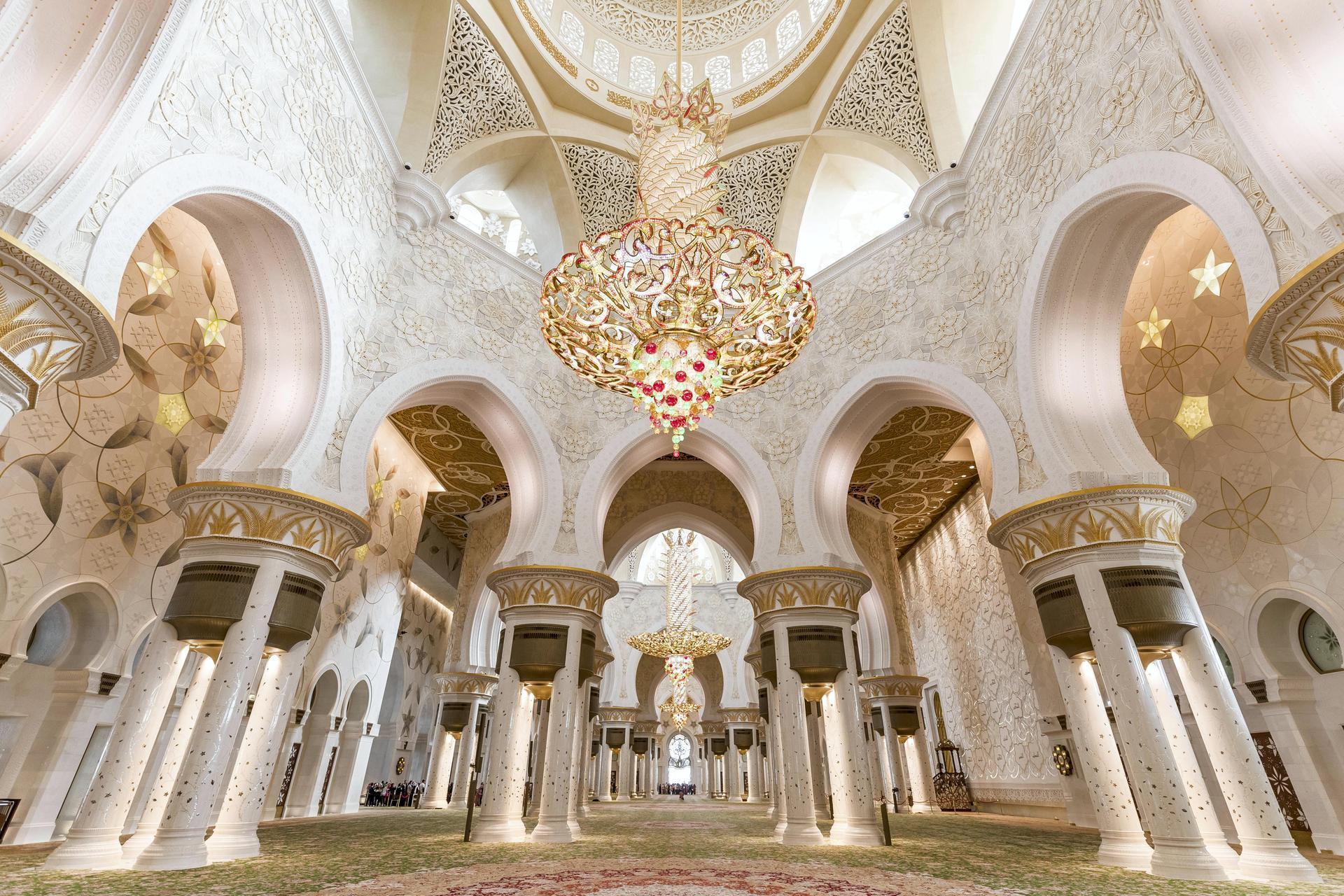 Inside Shiekh Zayed Mosque Abu Dhabi Inside Shiekh Zayed Mosque Abu Dhabi