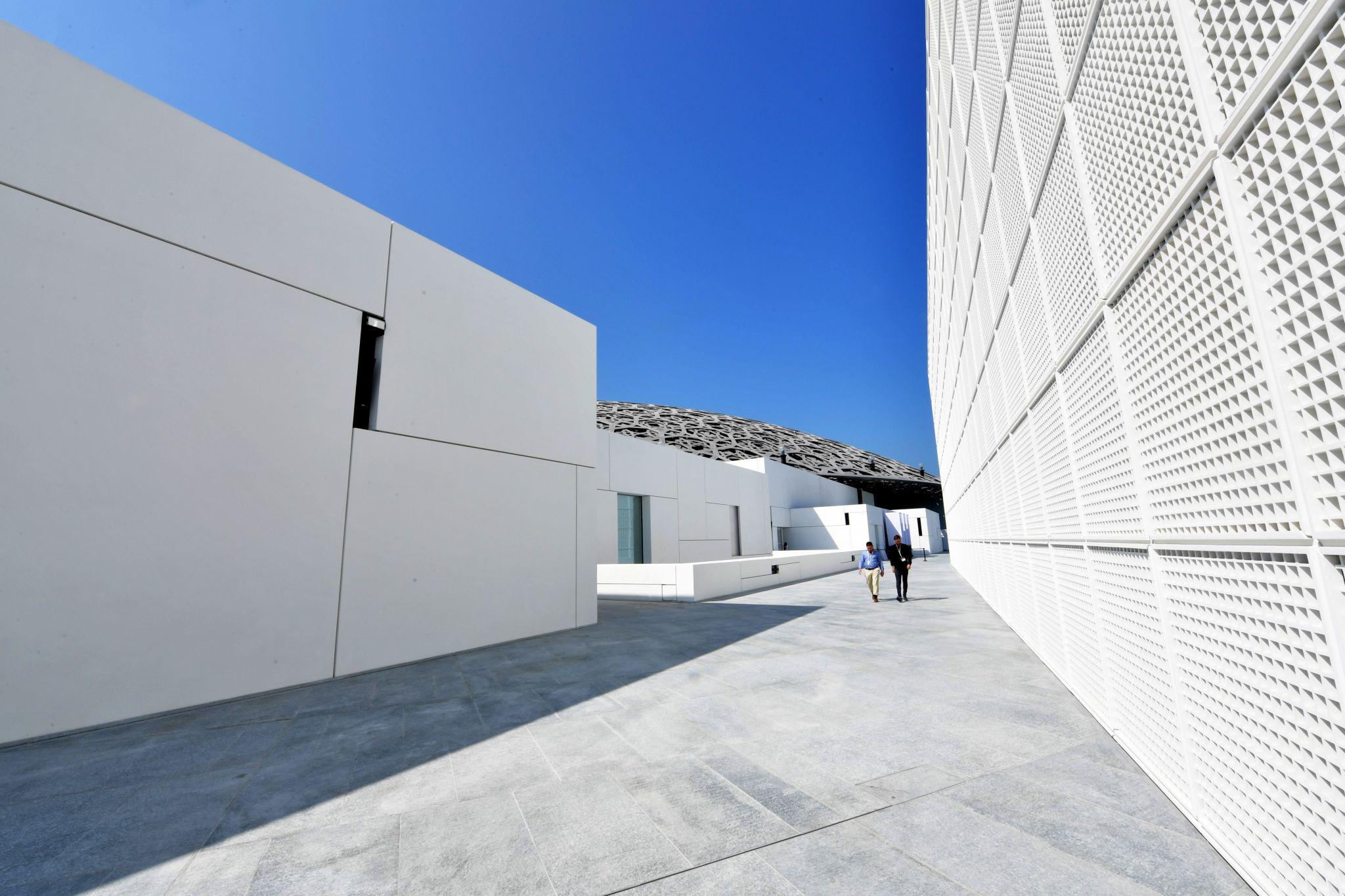 Louvre Abu Dhabi architecture beneath the dome Louvre Abu Dhabi architecture beneath the dome